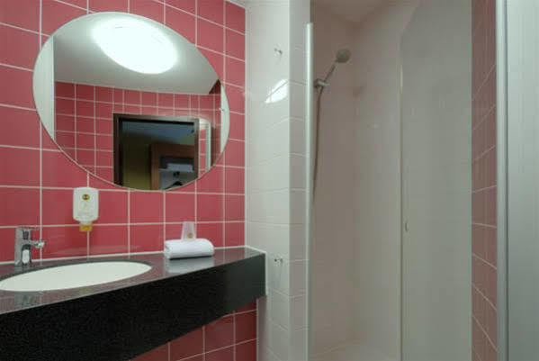 B&B Hotel Duesseldorf-Airport Exteriör bild