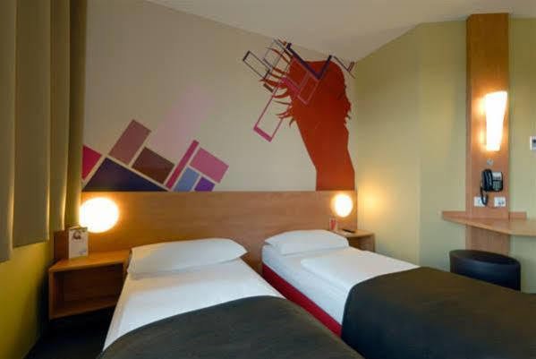 B&B Hotel Duesseldorf-Airport Exteriör bild